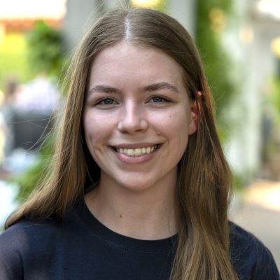 Outdoor Portrait Photo of Madison McGuire