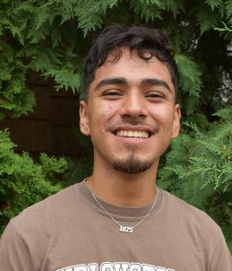 Peer Mentor Leo Olmos smiling
