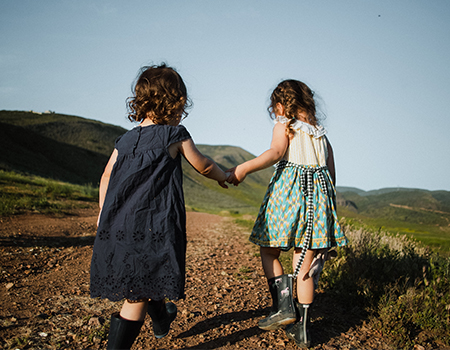 La Movida two girls walking